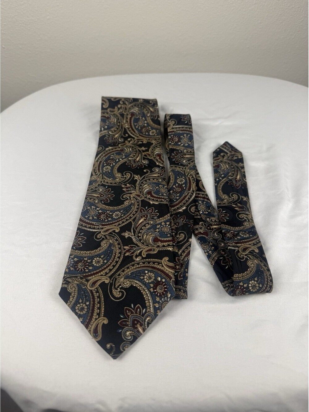 Vintage Camden Court Mens Paisley Necktie Navy Burgundy Gold Polyester USA